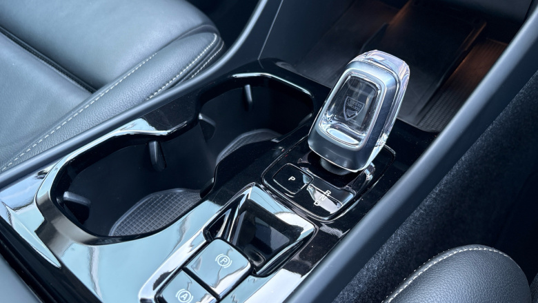 Volvo XC40 2.0 B4P Ultra Dark 5dr Auto Petrol Estate